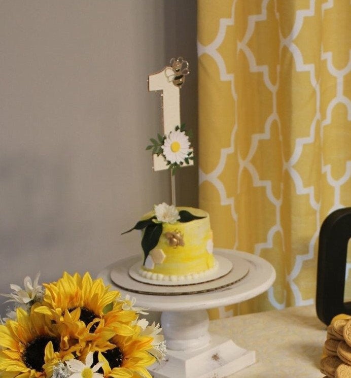 Bee theme cake topper, 1st birthday cake topper, bee birthday décor, cake smash topper, sunflower cake topper, daisy